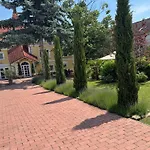 Eden - Garden Apartment