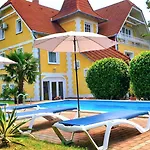 Eden - Garden Apartment *