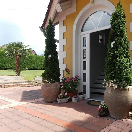 Eden Apartmanhaz 2 * Balatonfured