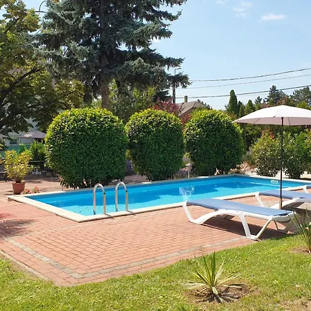 Eden Apartmanhaz 2 * Balatonfured