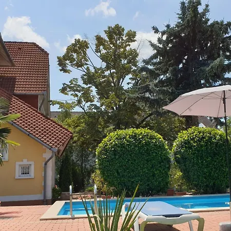 Eden Apartmanhaz 2 * Balatonfured