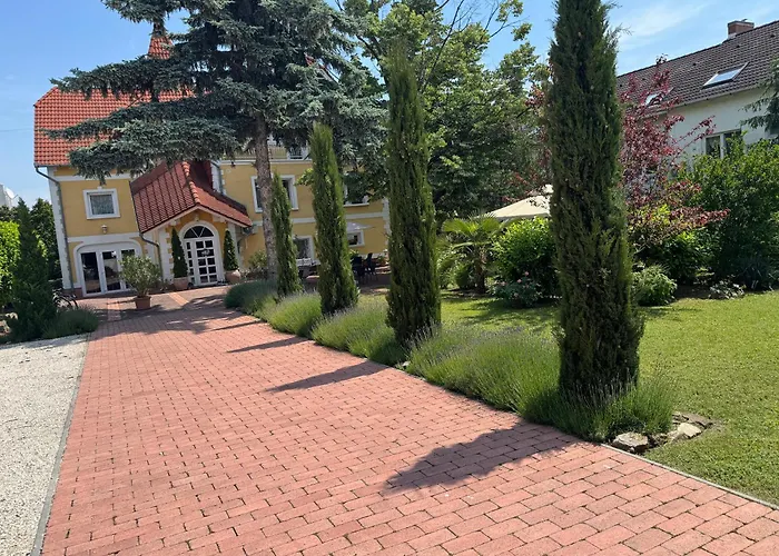 Eden - Garden Apartment